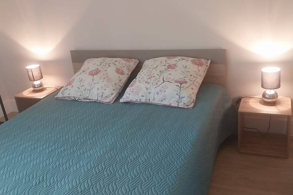 Gite\nmaison individuelle 6 couchages\nanimal domestique accepté\nwifi \nlac 10mn in Lacapelle-Viescamp, Région d'Aurillac