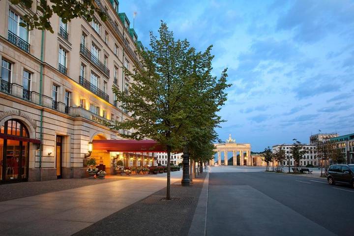 Hotel für 10 Personen, mit Pool und Sauna sowie Terrasse und Whirlpool, mit Haustier in Berliner Mauer - 2