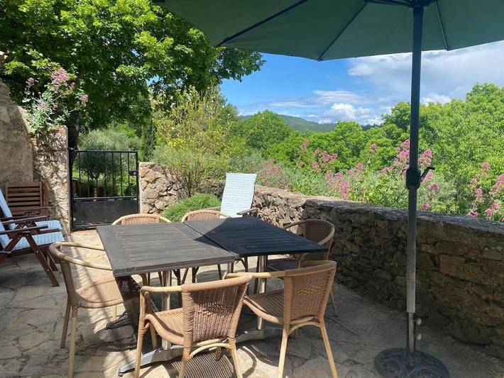Gîte pour 5 personnes, avec piscine ainsi que jardin et vue, animaux acceptés à Robiac-Rochessadoule