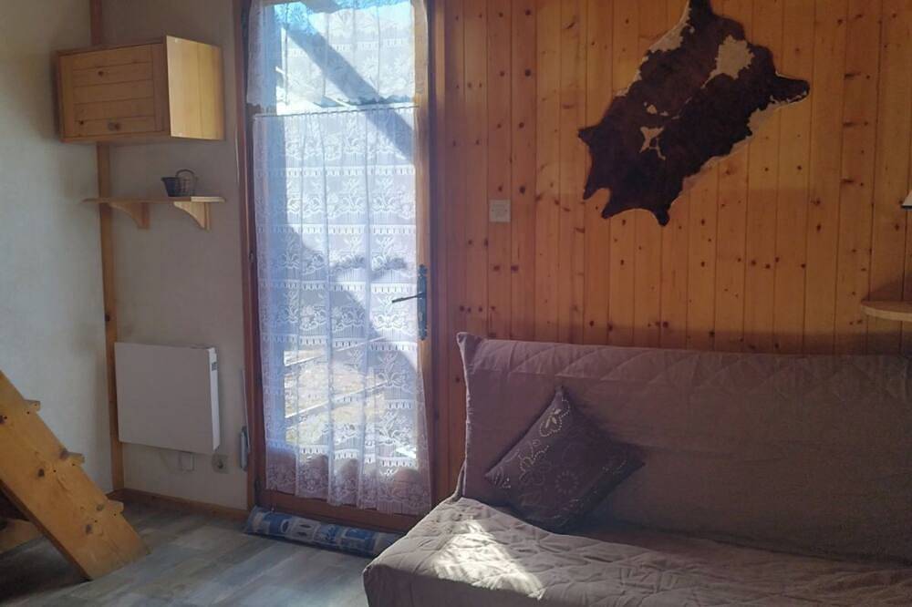 Cosy family chalet for 4 people. Pets allowed. in Barcelonnette, Espace Lumière