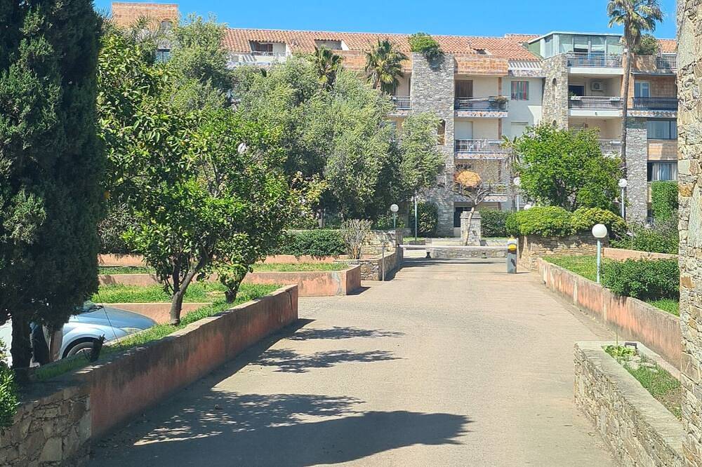 Ganze Wohnung, Apartment near train stop and water park in Biguglia, Bastia und Umgebung