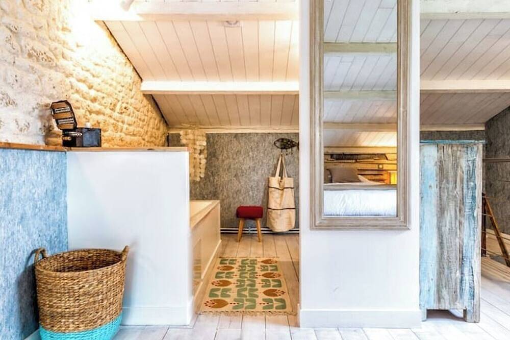 \"Le Caribou ***** \" Gîte champêtre pour 4 personnes en campagne charentaise in Landrais, Région de Rochefort