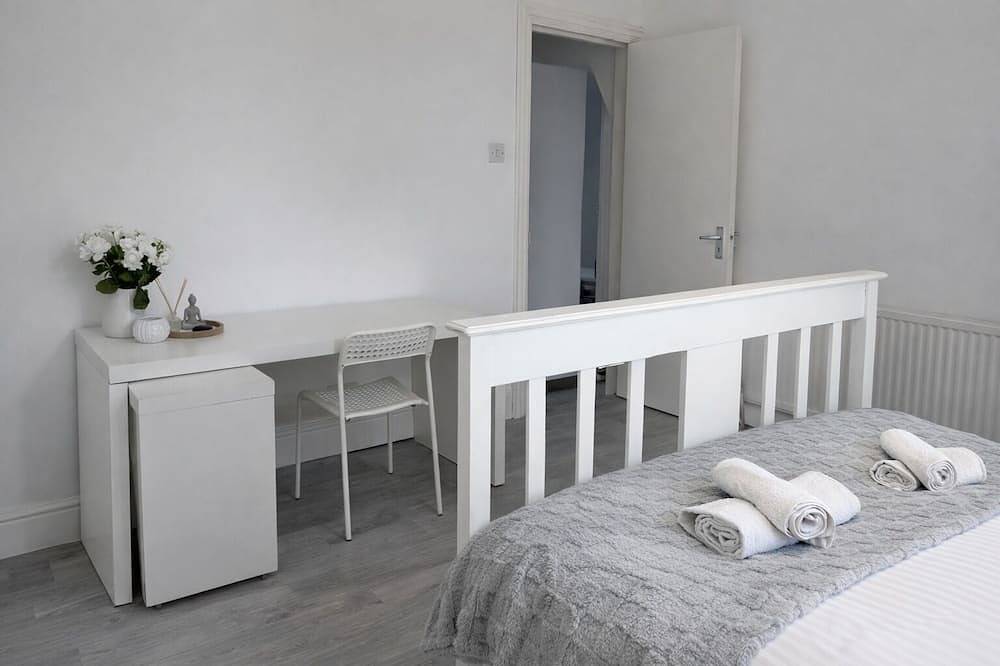 Apartamento entero, Spacious 3-Bed | City Centre I\nworkspace | Wi-Fi in Leicester, Heart of England