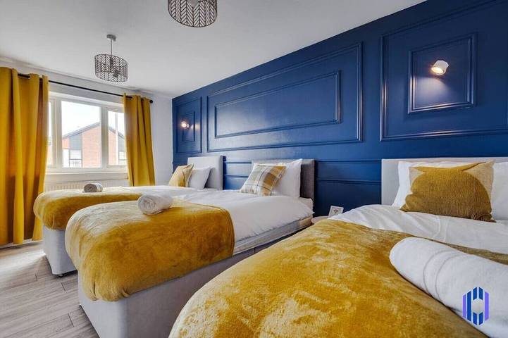 Spacious 5 Br Home Nr Etihad Stadium - Pool Table in Manchester, Greater Manchester