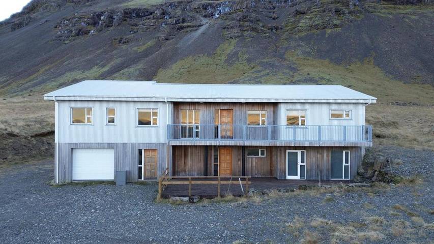 Ferienhaus für 16 Personen, mit Balkon und Ausblick in Island
