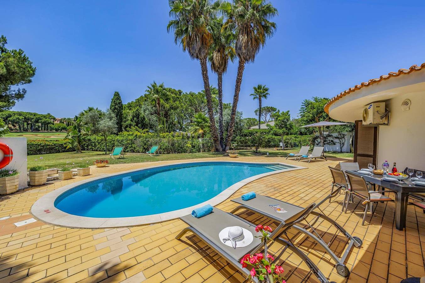 Villa Casa Jasmim by Villa Plus in Quarteira, Faro Distrikt