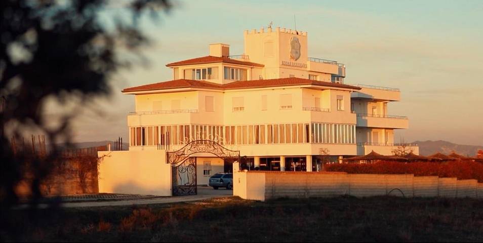 Resort per 4 persone, con Balcone e Terrazza nonché Idromassaggio e Giardino in Albania