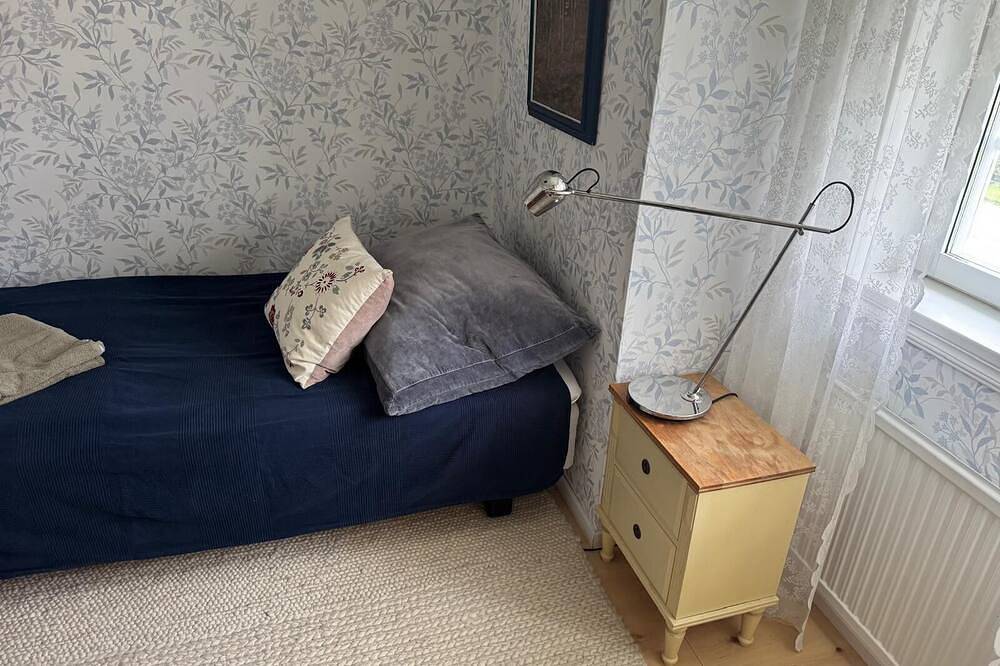 Private Room with Shared Kitchen & Bathroom. in Uppsala