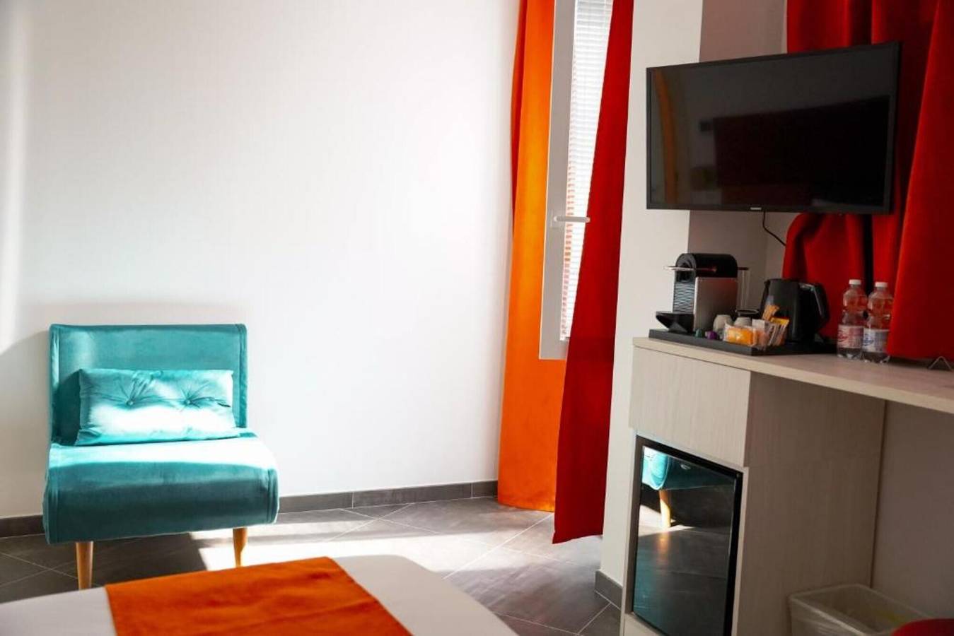 'Joyfül Accomodation Camera 6' with Wi-Fi and Air Conditioning in Finale Ligure, Finale Ligure Municipality