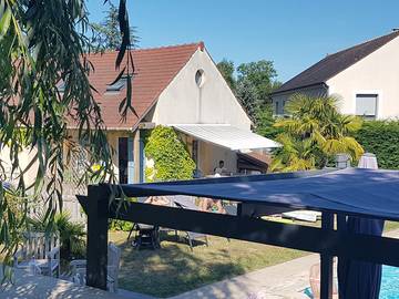 Gîte pour 5 personnes, avec jardin ainsi que piscine et terrasse dans Yvelines