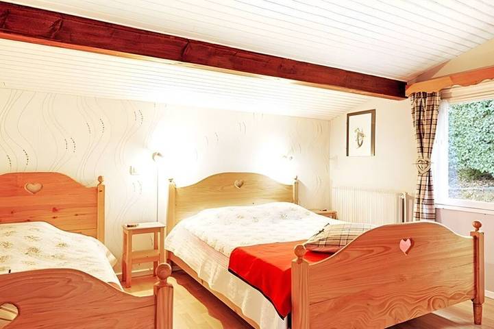 Location de vacances pour 5 personnes, avec sauna ainsi que jardin et piscine dans Saut Du Bouchot - 3