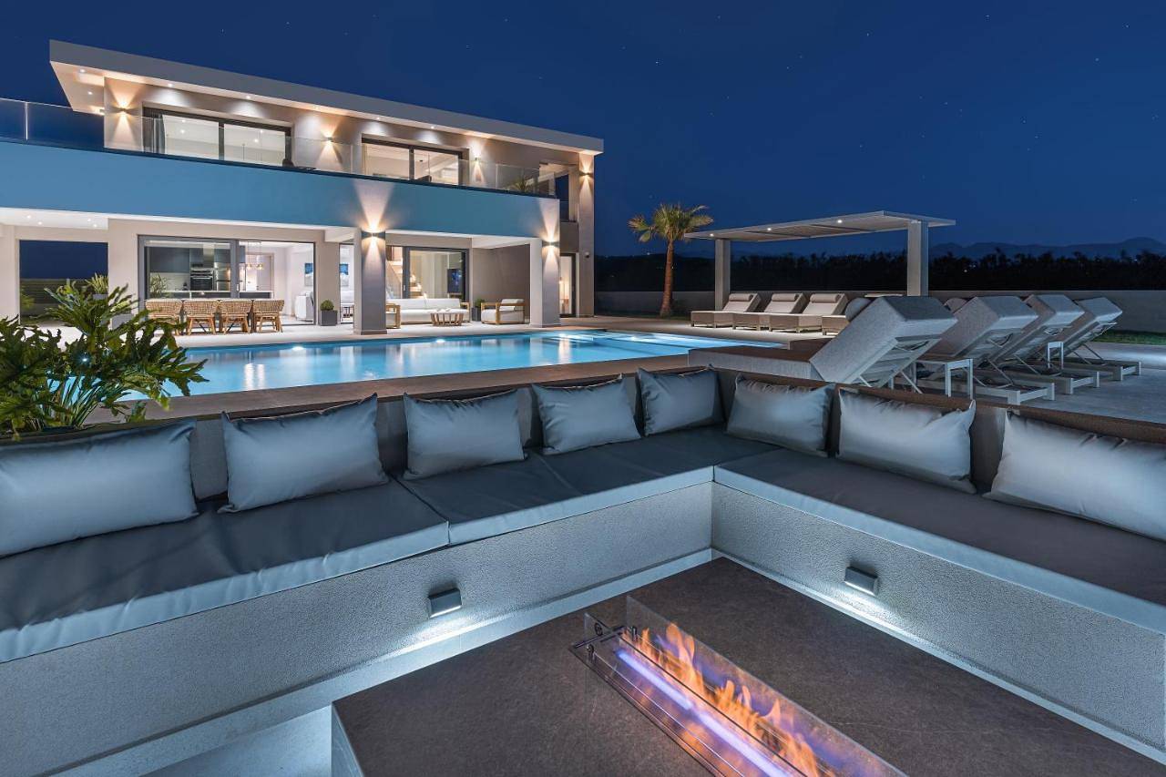 Luxury Villa Eos Beachfront 20 metres from the sea in Nopigia, Chania und Umgebung