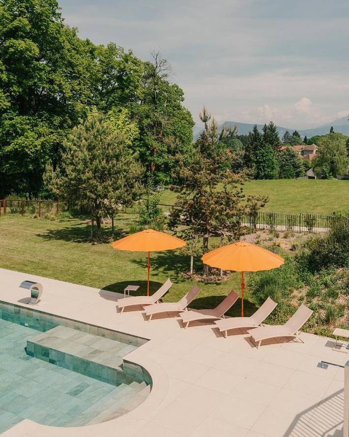 Hôtel pour 2 personnes, avec piscine et sauna ainsi que jacuzzi et jardin, animaux acceptés à Dolomieu