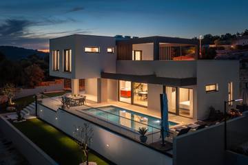 Villa für 8 Personen, mit Pool und Garten sowie Balkon in Marina