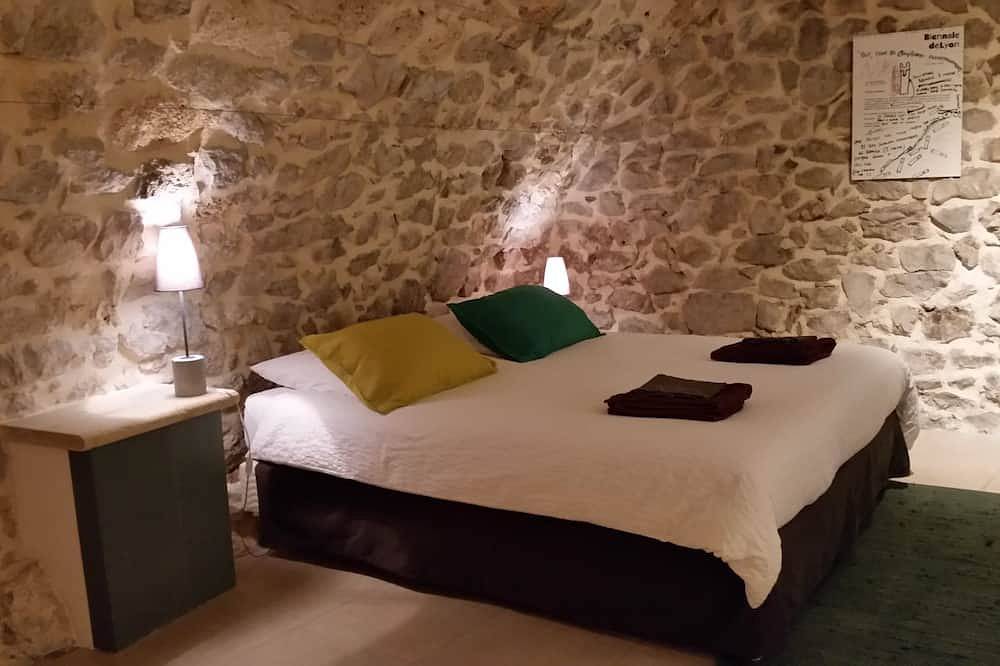 Appartement entier, Appartement 90m2 - 12 km d'Aix- En-Provence in Vauvenargues, Région d'Aix-en-Provence