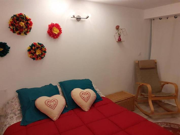 Gîte pour 2 personnes, avec terrasse ainsi que vue et jardin à Bonnes - 3