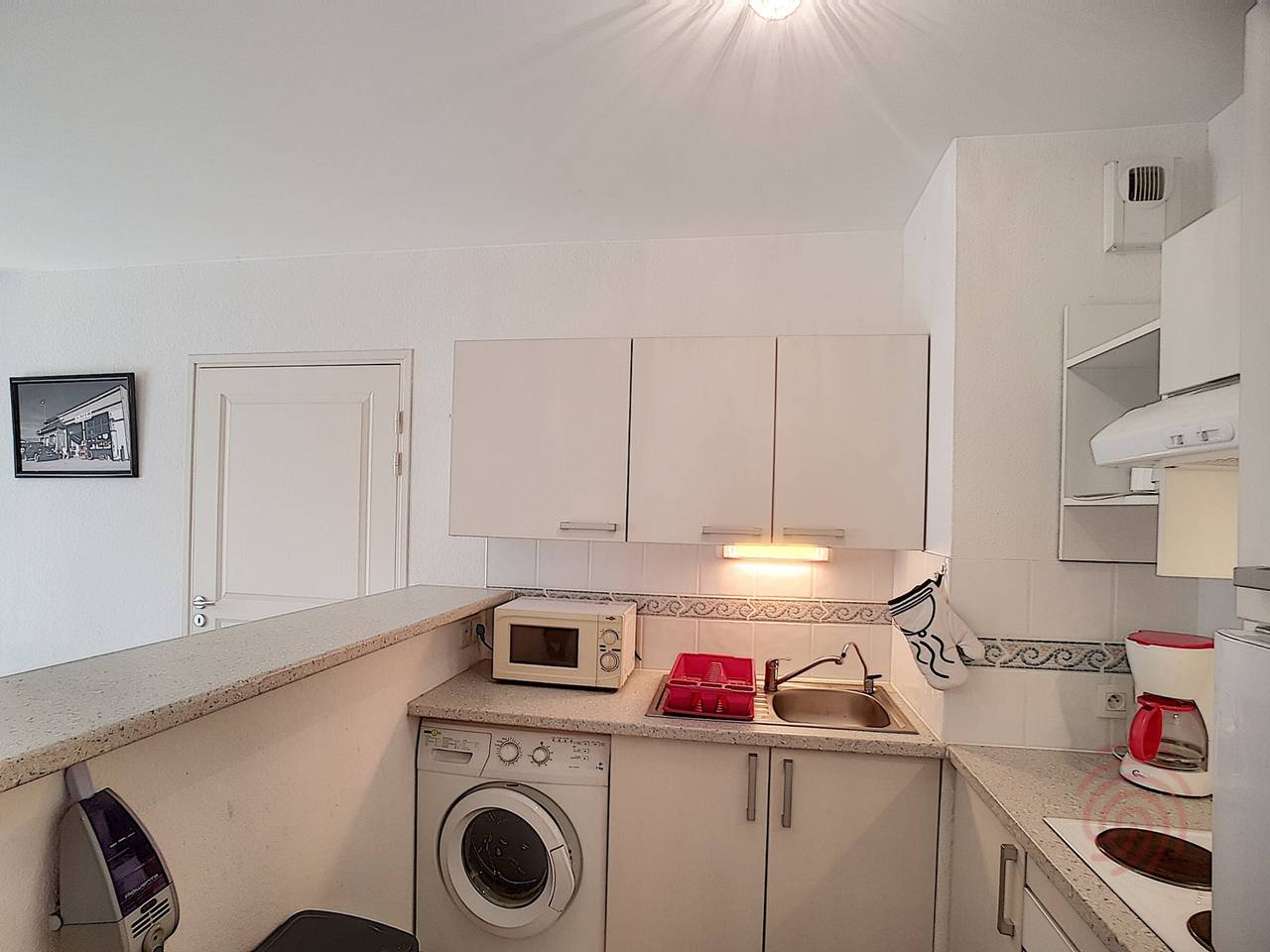 Entire apartment, Charming 1-Bed Apartment with Terrace & Parking, 700m from Thermal Baths, Pet Friendly in Lamalou-les-Bains, Béziers region