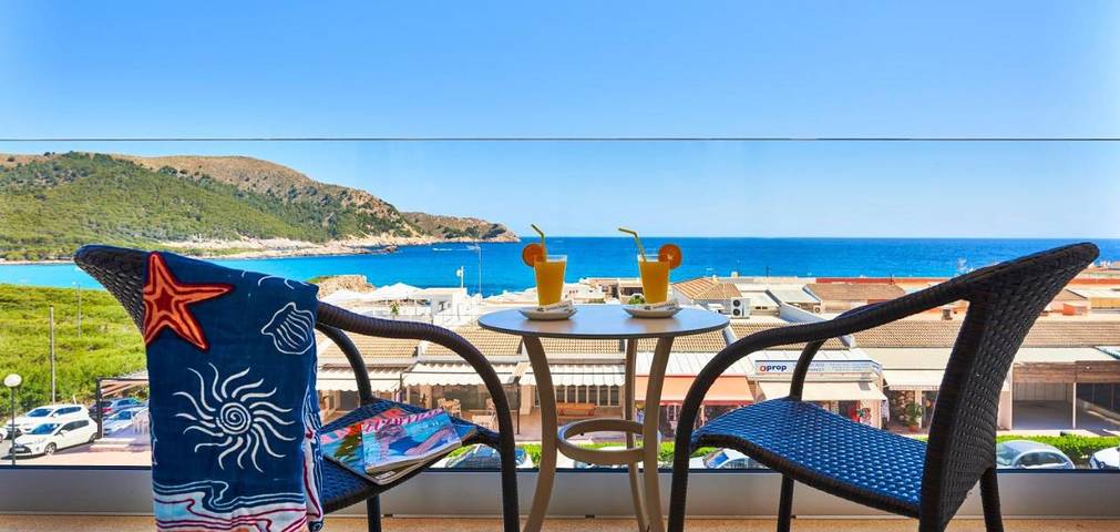 Hotel für 3 Personen, mit Balkon und Whirlpool sowie Terrasse und Garten in Cala Agulla - 4