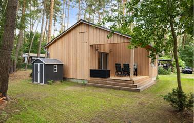 Ferienhaus für 4 Personen, mit Seeblick und Terrasse sowie Garten in Vipperow