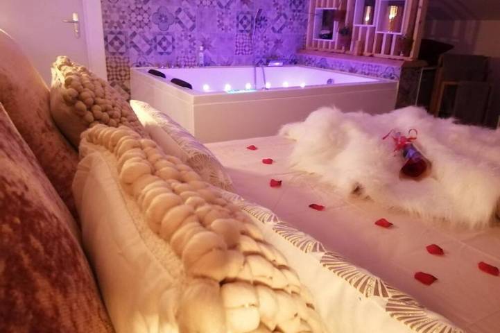 Gîte pour 2 personnes, avec Jacuzzi dans Pont-de-Veyle