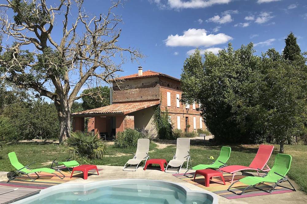 Maison Vue Pyrénées 12 personnes Piscine in Aignes, Lauragais
