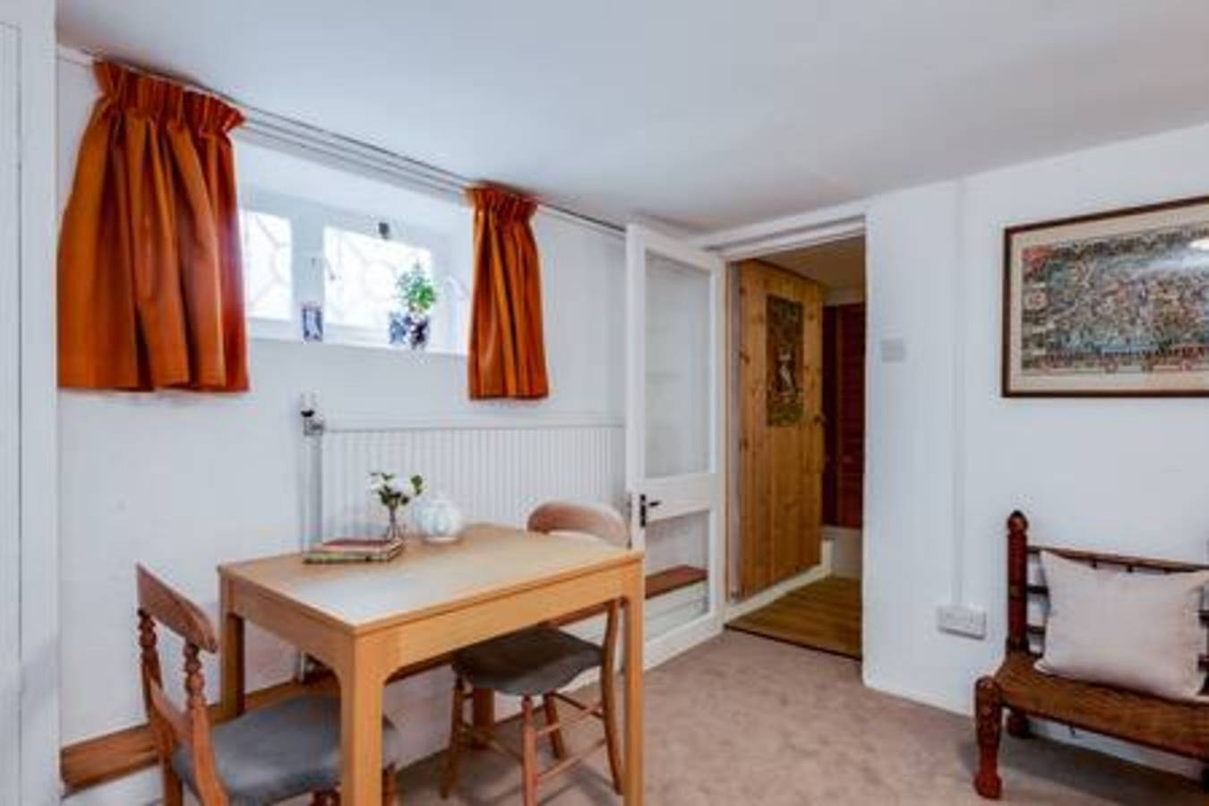 Entire apartment, Basement Studio in Summertown with kitchenette in Oxford, Oxfordshire