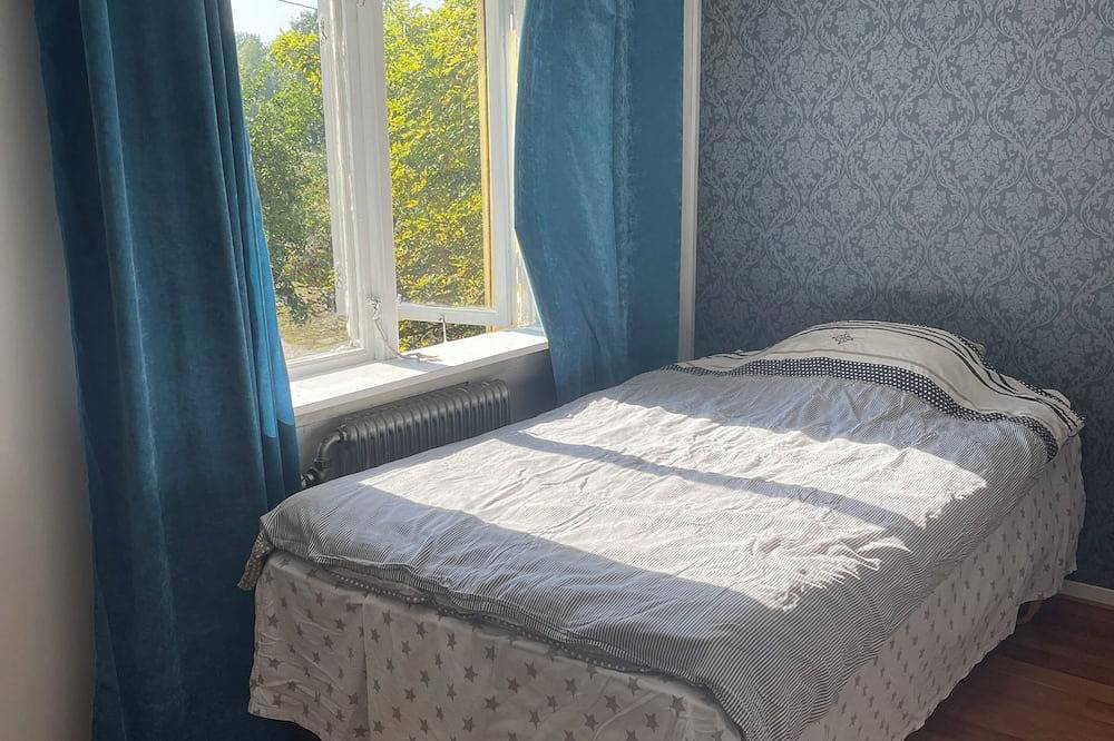 Large charming house with calm and green surroundings in Södertälje, Schwedische Ostsee