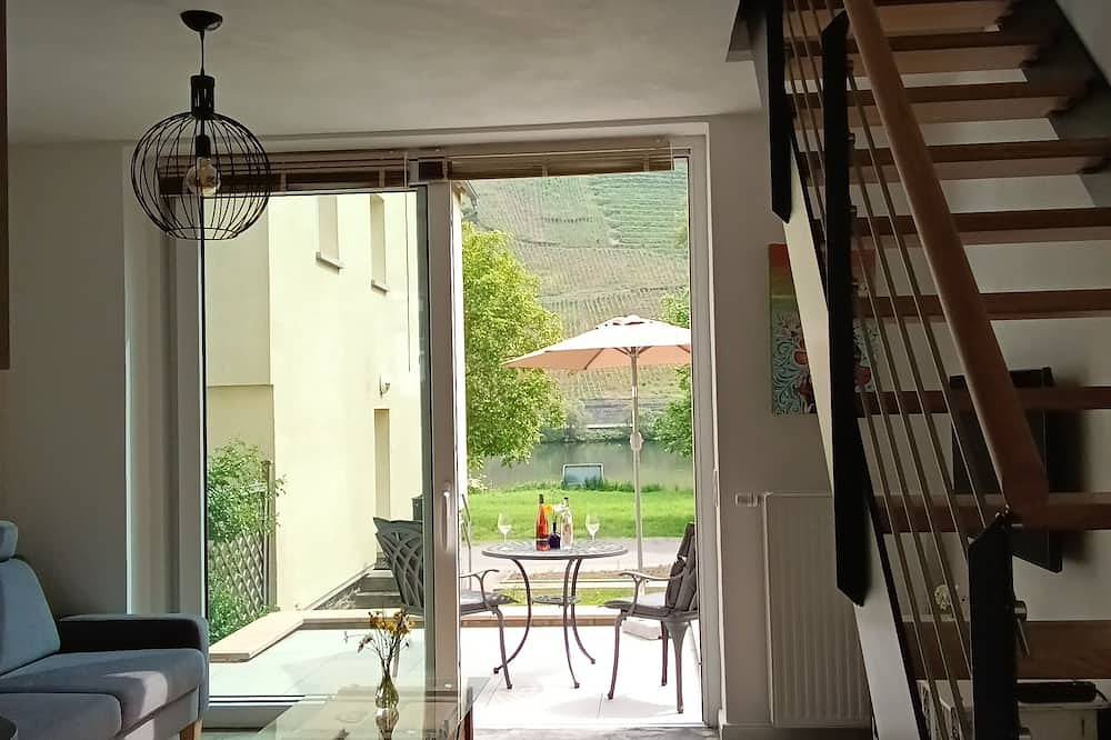 Neues Ferienhaus mit herrlichem Blick auf die Mosel in Wolf, Traben-Trarbach