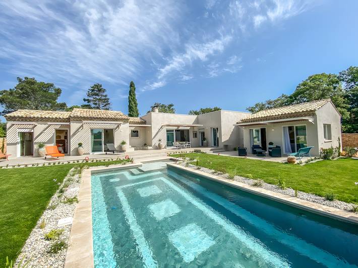 Villa 'Les 4 Fontaines' met Privézwembad, Wi-Fi en Airconditioning in Saint-Siffret, Nimes en omgeving