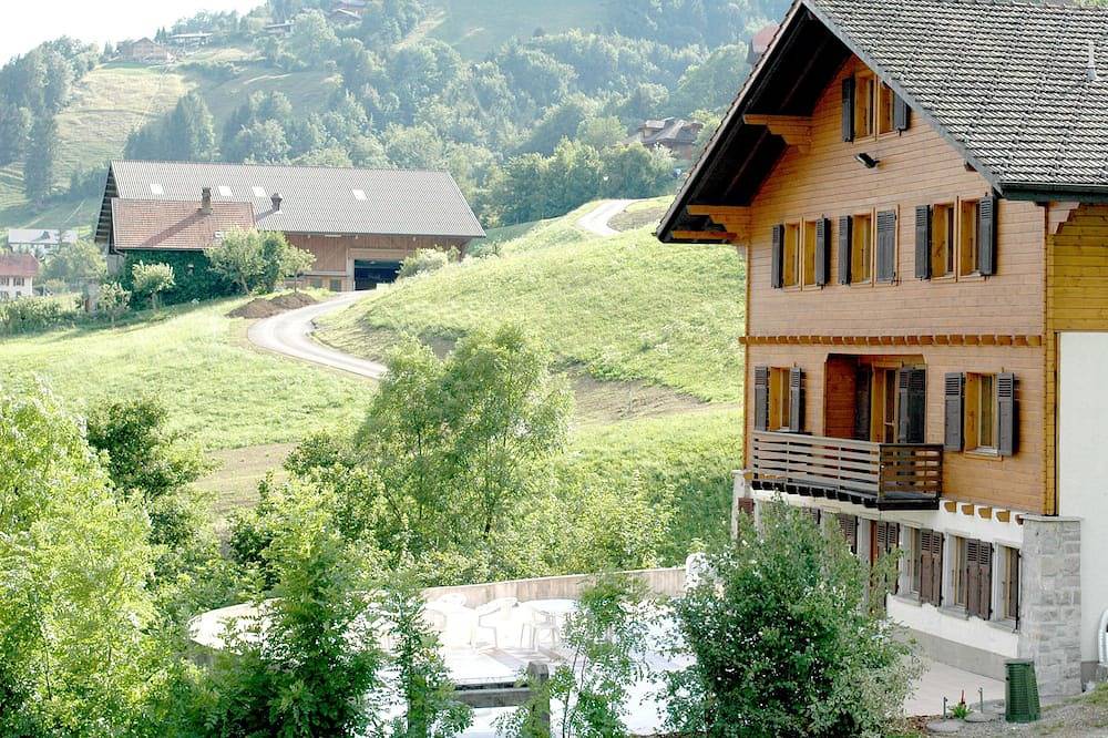 A large chalet for getting together with family, friends or colleagues! in La Valsainte, Val-de-Charmey