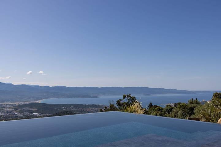 Villa für 13 Personen, mit Pool und Terrasse sowie Garten - 1