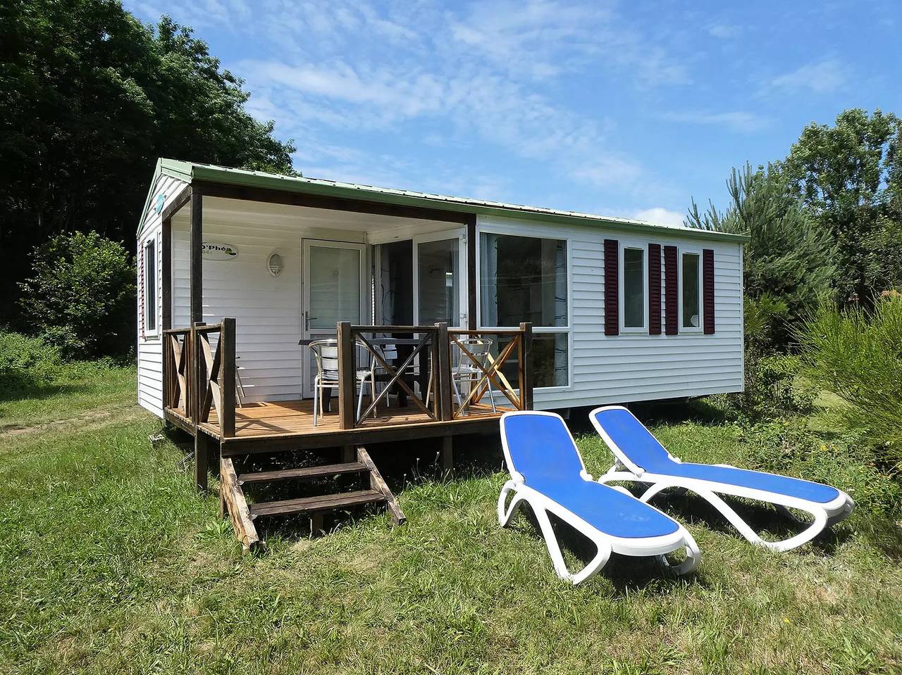Mobil-home 34m² - 2 chambres / Terrasse 4 Ã  5 personnes - 4 pers. inclus dans le tarif in Vorey, Haute-Loire