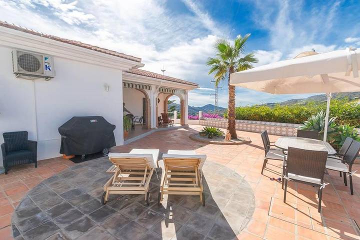 Casa rural para 6 personas, con Terraza y Jardín además de Piscina y Vistas en Canillas de Albaida - 3