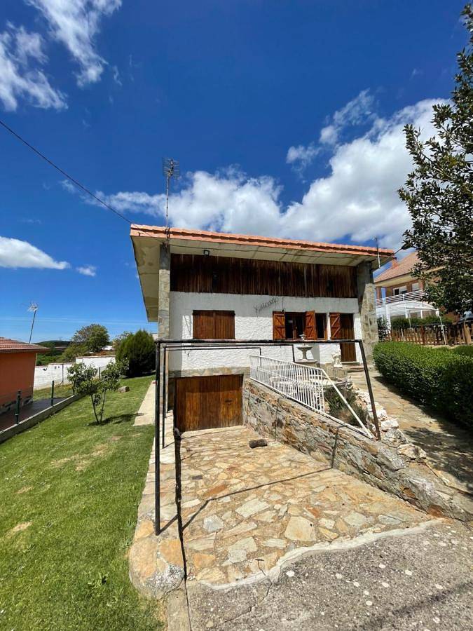 Casa rural para 5 personas, con Terraza además de Jardín y Vistas en Maragatería