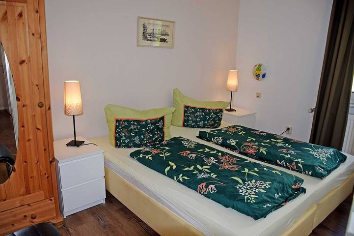 Ganze Wohnung, Ferienwohnung im Ostseebad Göhren (01) - Ferienwohnung mit Balkon (01) in Göhren, Rügen