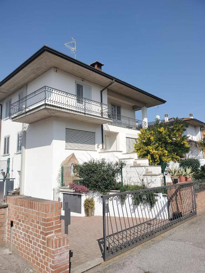 Location de vacances pour 2 personnes, avec jardin et vue, animaux acceptés à Imola - 2