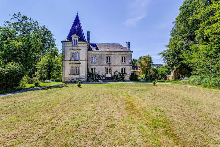 Château pour 10 personnes, avec Terrasse ainsi que Jardin et Piscine en Bretagne