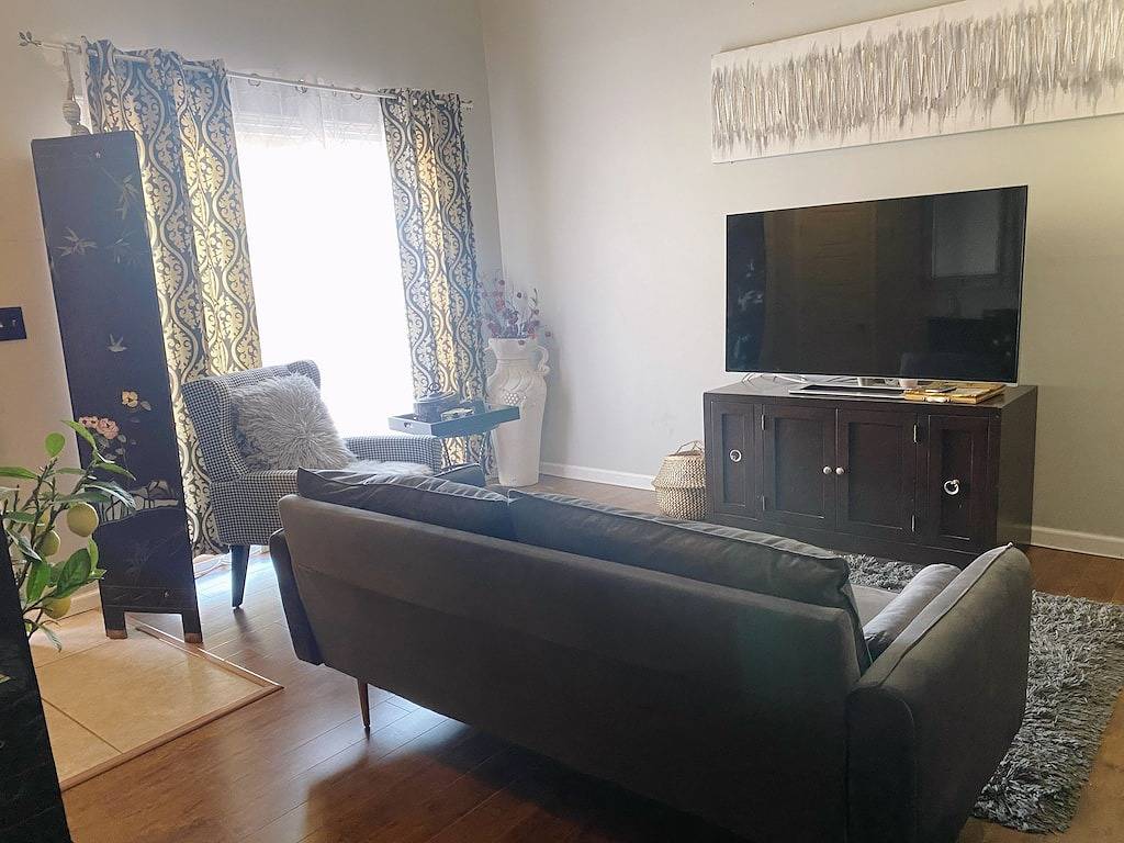 Lovely Townhouse 7 Minutes To The Longview Lake&Beach in Grandview, Missouri