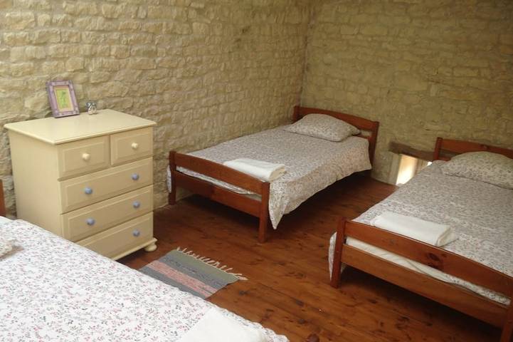 Location de vacances pour 8 personnes, avec piscine et jardin à Dœuil-sur-le-Mignon - 2