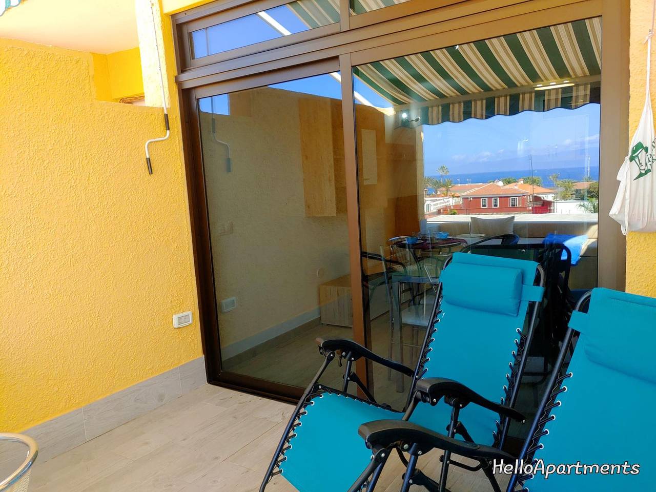 Apartamento entero, Encantador alojamiento moderno con terraza y piscina en Playa de La Arena in Playa Neptuno (Santiago del Teide), Santiago del Teide