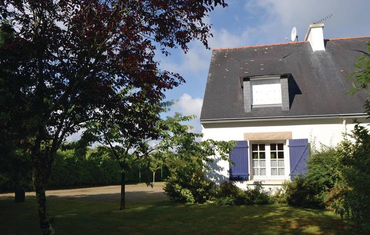 Appartement confortable de 2 chambres à coucher avec jardin et parking, près de la côte et du centre-ville in Pleuven, Côte de Cornouaille