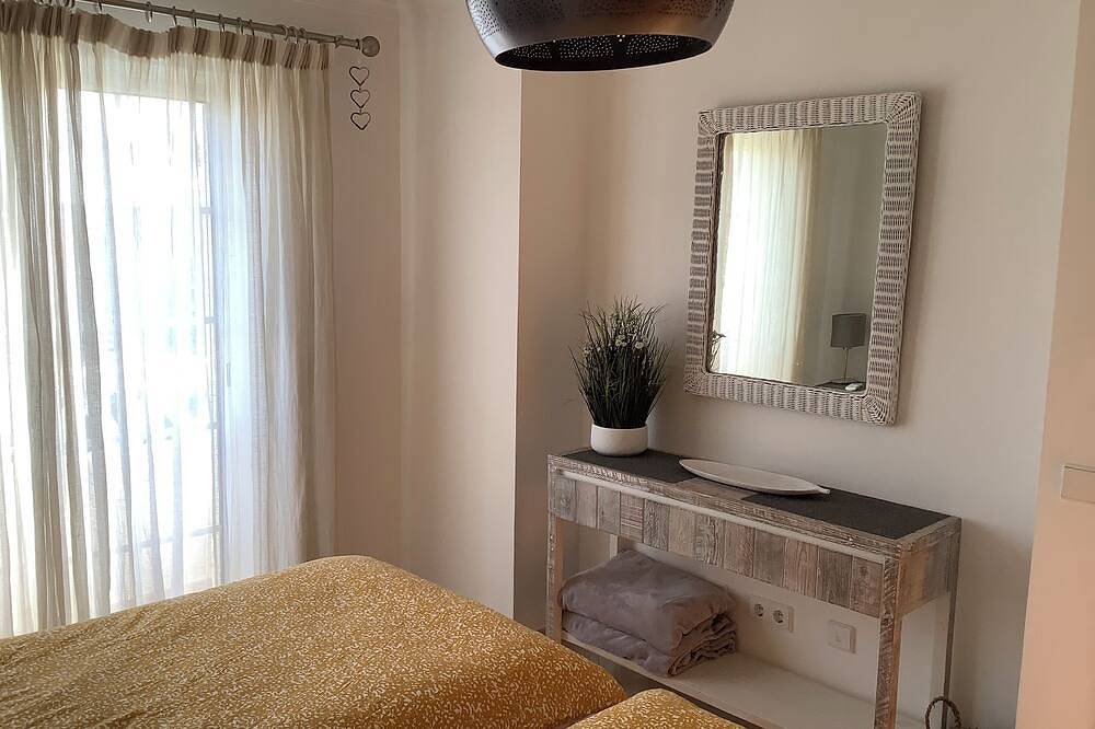 Villa isolée de 2 chambres, 2 salles de bain avec piscine privée et grand jardin isolé in Ferragudo, District de Faro