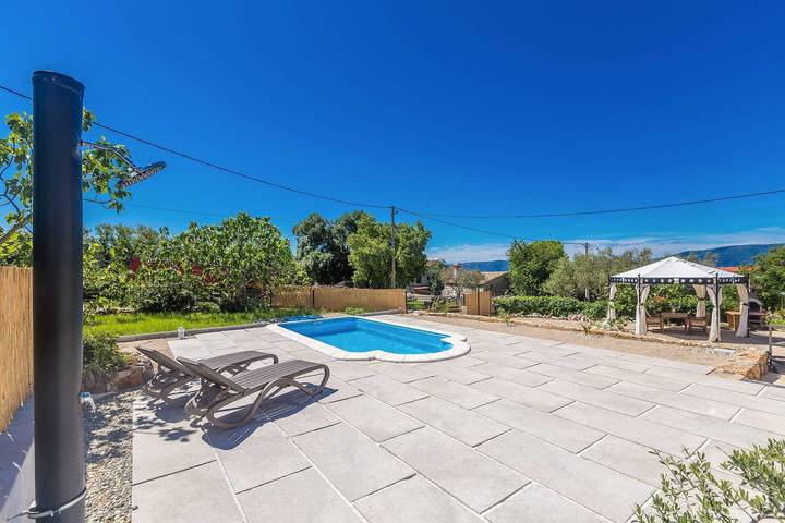 Ferienwohnung für 5 Personen, mit Balkon/Terrasse und Terrasse sowie Pool in Pinezici - 4