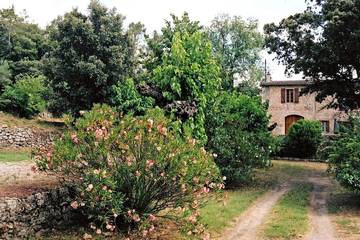 Gîte pour 5 personnes, avec terrasse et jardin à Le Thoronet