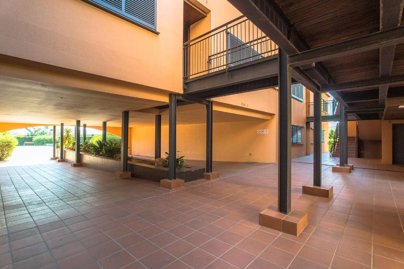 Entire holiday apartment, Duplex Apartment in Albons with Private Parking and Panoramic Views in Albons, Costa Brava