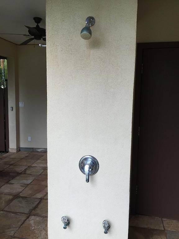 Vacation home for 2 people, with balcony and hot tub as well as yard on Maui