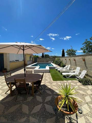 Casa rural para 10 personas, con piscina además de jardín y vistas en Arcos de la Frontera