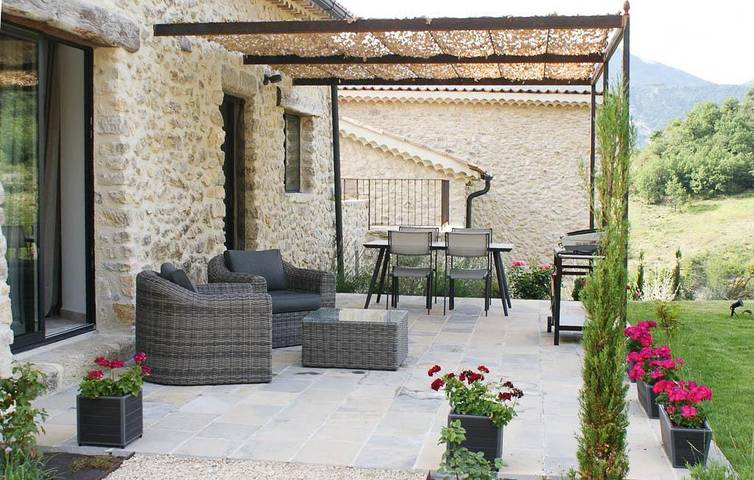 Gîte pour 4 personnes, avec Terrasse ainsi que Jardin et Piscine
