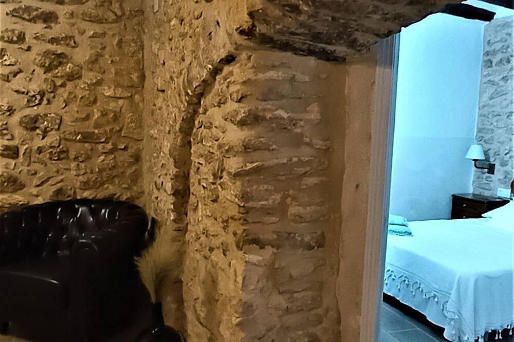 Casa de pueblo, con tres apartamentos y zona común de spa, solarium y terraza. in San Jorge, Provincia de Castellón