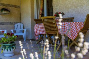 Gîte pour 6 personnes, avec jardin à Ambres